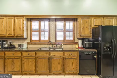 Kitchen - 224 Oak Ave, Pinehurst, GA 31070 photo 3 of 4