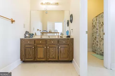 Bath - 224 Oak Ave, Pinehurst, GA 31070 photo 4 of 5