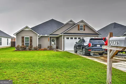 2039 Meadow Cove Dr, Valdosta, GA 31605