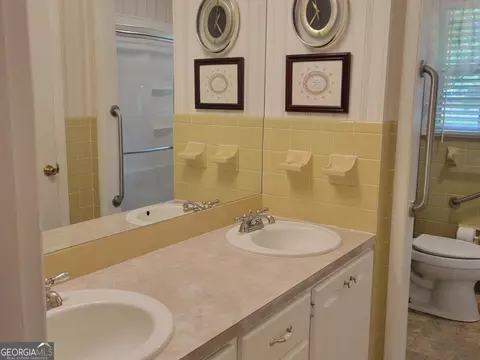 Bath - 146 Cascade Cir, Lagrange, GA 30241 photo 4 of 4