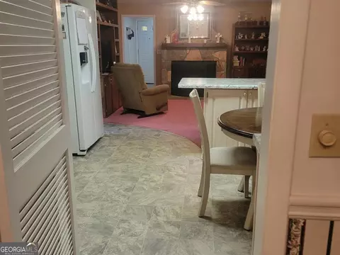 Entry Way - 146 Cascade Cir, Lagrange, GA 30241 photo 2 of 3