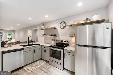 302 Teal Ct #302, Roswell, GA 30076