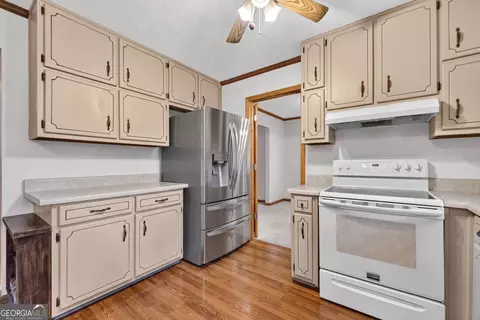 Kitchen - 149 Olde Hampton Way, Hampton, GA 30228 photo 6 of 7