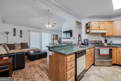 Kitchen - 39 Del A Rae Cir, Guyton, GA 31312 photo 2 of 4