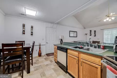 Kitchen - 39 Del A Rae Cir, Guyton, GA 31312 photo 4 of 4