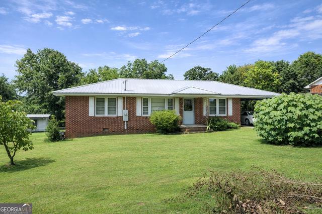 72 Bell St, Hartwell, GA 30643
