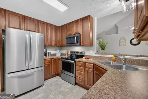 Kitchen - 209 Chinns Way, Hampton, GA 30228 photo 4 of 4