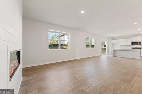 Living - 314 Conservation Trl, Jefferson, GA 30549 photo 2 of 3