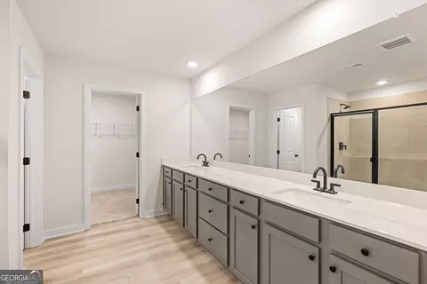 Bath - 328 Conservation Trl, Jefferson, GA 30549 photo 2 of 5