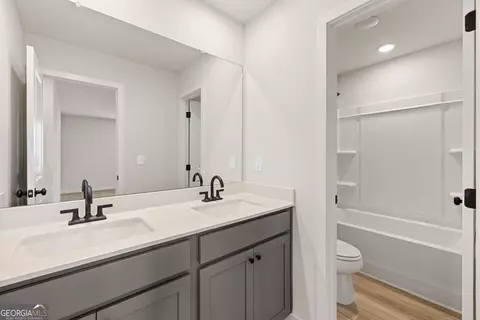 Bath - 328 Conservation Trl, Jefferson, GA 30549 photo 3 of 5