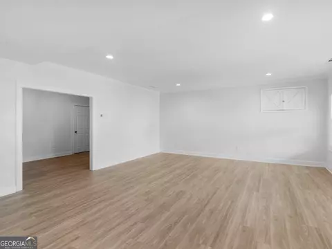 Living - 25 Walnut Ln, Covington, GA 30014 photo 18 of 21
