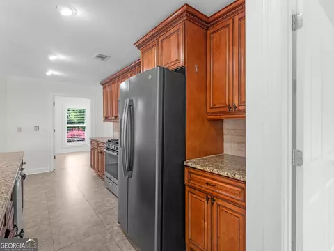 Kitchen - 25 Walnut Ln, Covington, GA 30014 photo 2 of 6
