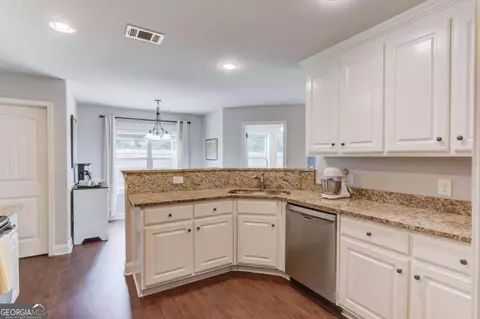 Kitchen - 59 Arbor Pt, Bethlehem, GA 30620 photo 2 of 2