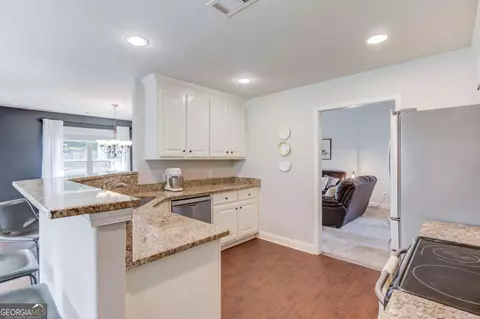 Kitchen - 59 Arbor Pt, Bethlehem, GA 30620 photo 1 of 2