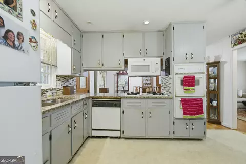 Kitchen - 6574 Amity Ct, Rex, GA 30273 photo 3 of 4