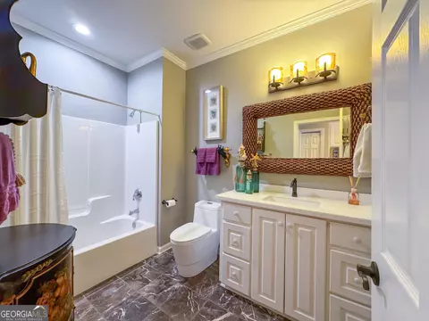 Bath - 543 E 1st St, Midway, GA 31320 photo 4 of 6