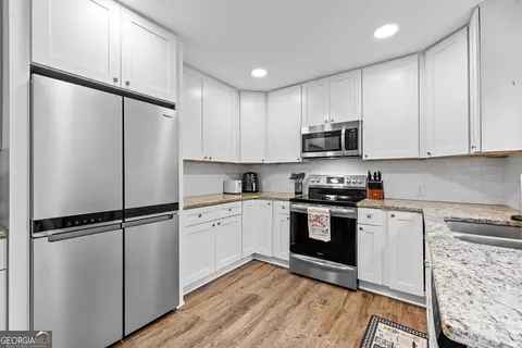 Kitchen - 111 Timber Ridge Drive Dr, Lagrange, GA 30240 photo 2 of 2