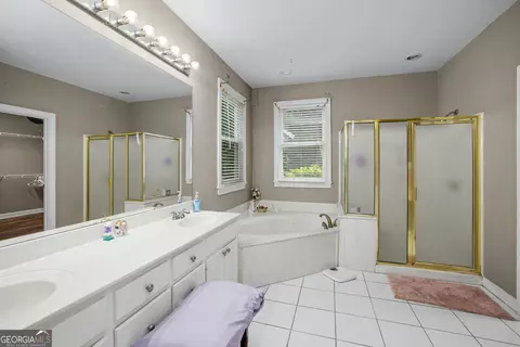 Bath - 13700 Hughes Xing, Hampton, GA 30228 photo 1 of 4