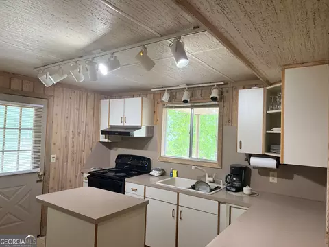 Kitchen - 75 Alpine Dr, Pine Mountain, GA 31822 photo 4 of 6