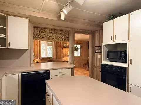 Kitchen - 75 Alpine Dr, Pine Mountain, GA 31822 photo 2 of 6