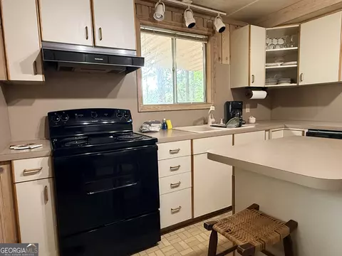 Kitchen - 75 Alpine Dr, Pine Mountain, GA 31822 photo 5 of 6