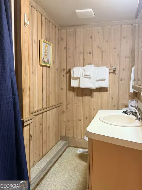 Bath - 75 Alpine Dr, Pine Mountain, GA 31822 photo 2 of 2