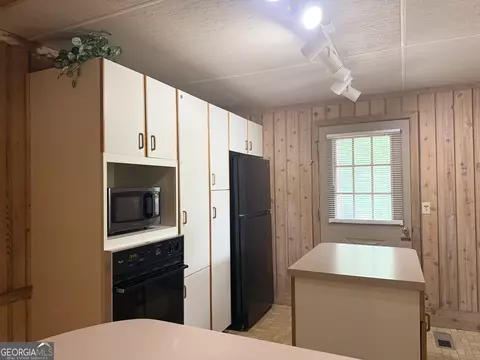 Kitchen - 75 Alpine Dr, Pine Mountain, GA 31822 photo 6 of 6
