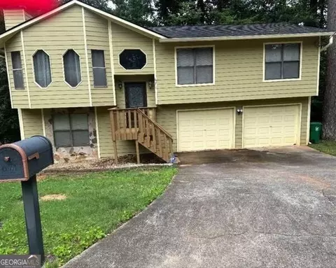 671 Pepperwood Trl, Stone Mountain, GA 30087
