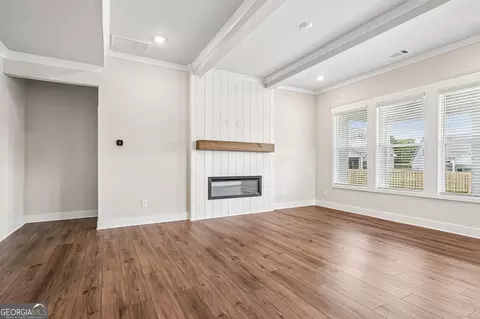 Living - 288 Wingate Dr, Winder, GA 30680 photo 2 of 8