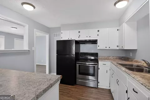 Kitchen - 1916 Moore Rd, Augusta, GA 30906 photo 2 of 2