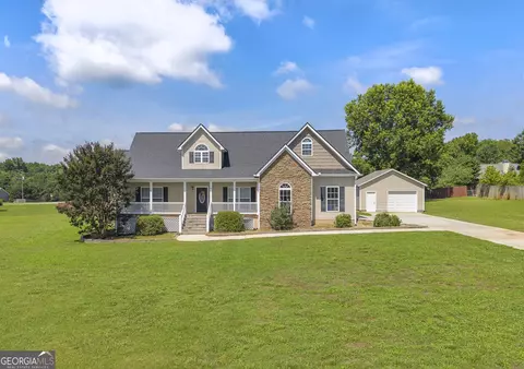 55 Smith St, Royston, GA 30662