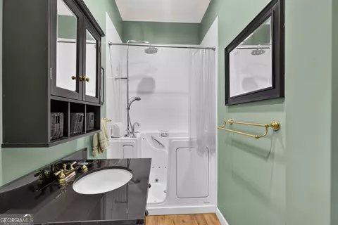 Bath - 401 E 4th Ave, Rome, GA 30161 photo 6 of 7