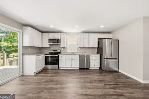 Kitchen - 188 Deptula Rd, Jackson, GA 30233 photo 6 of 7