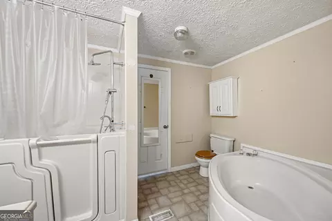 Bath - 188 Deptula Rd, Jackson, GA 30233 photo 1 of 4
