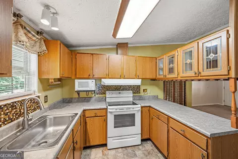 Kitchen - 188 Deptula Rd, Jackson, GA 30233 photo 3 of 7
