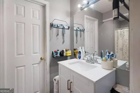Bath - 108 Roberts St, Calhoun, GA 30701 photo 1 of 3