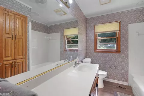 Bath - 108 Roberts St, Calhoun, GA 30701 photo 3 of 3