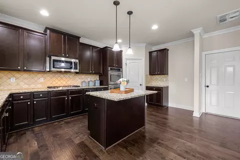 Kitchen - 3256 Alhambra Cir, Hampton, GA 30228 photo 1 of 3