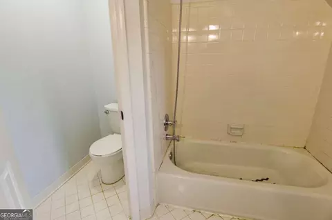 Bath - 5415 Hampstead Way, Duluth, GA 30097 photo 2 of 9