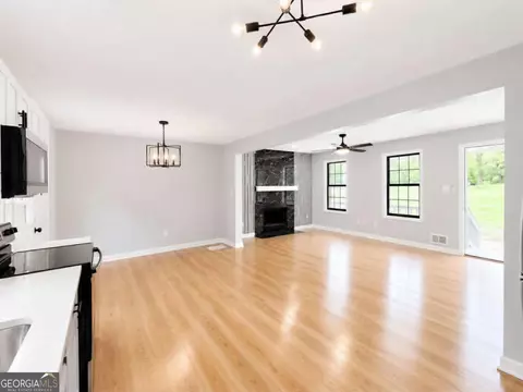 Living - 355 Oak Hill Cir, Covington, GA 30016 photo 6 of 6