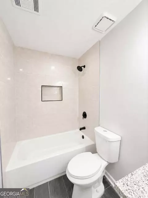 Bath - 355 Oak Hill Cir, Covington, GA 30016 photo 4 of 5