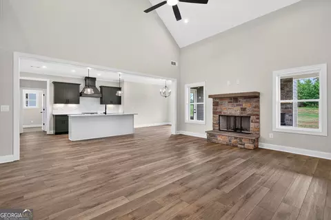 Living - 88 Conner Ln, Williamson, GA 30292 photo 3 of 3