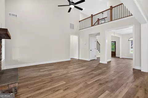 Living - 88 Conner Ln, Williamson, GA 30292 photo 2 of 3