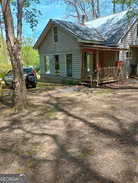 5796 Gumlog Rd, Young Harris, GA 30582