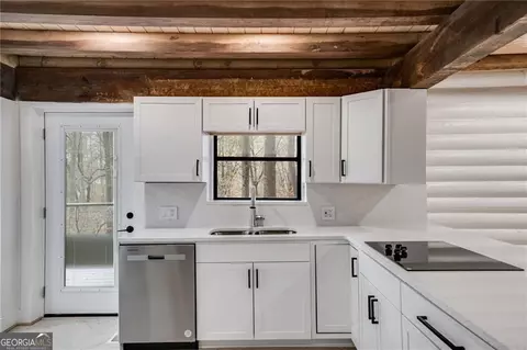 Kitchen - 155 Indian Bend Dr, Lagrange, GA 30240 photo 2 of 4