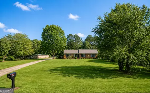 3511 W Surrey Rd, Albany, GA 31721