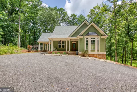 195 Buckeye Farms Dr, Moreland, GA 30259