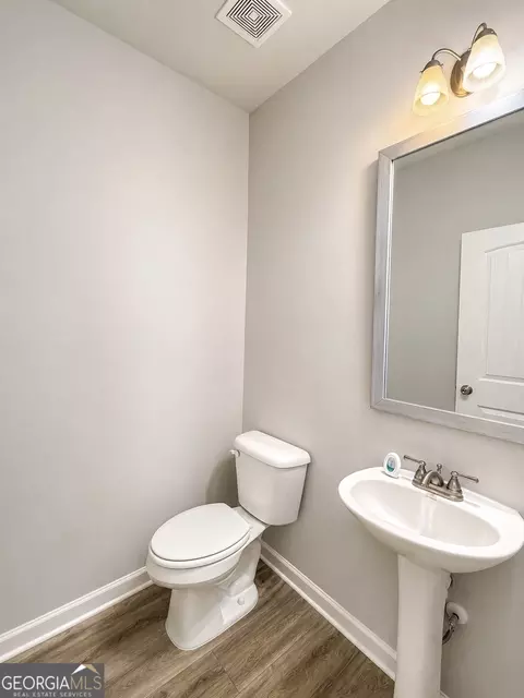 Bath - 29 Hilda Ct, Commerce, GA 30529 photo 1 of 4