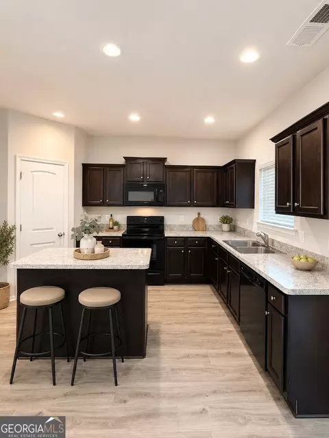 Kitchen - 29 Hilda Ct, Commerce, GA 30529 photo 1 of 2