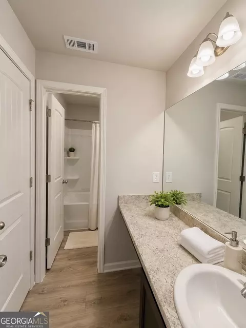 Bath - 29 Hilda Ct, Commerce, GA 30529 photo 4 of 4
